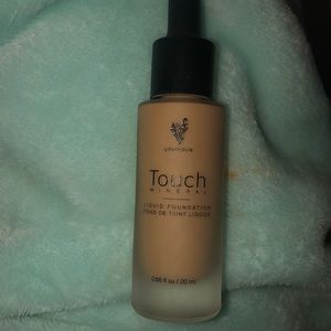 Younique foundation shade eyelet